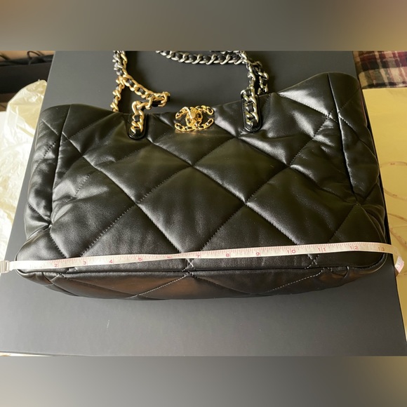 CHANEL 19 Black Leather Tote Handbag Mint 100% Authentic. - Picture 9 of 16